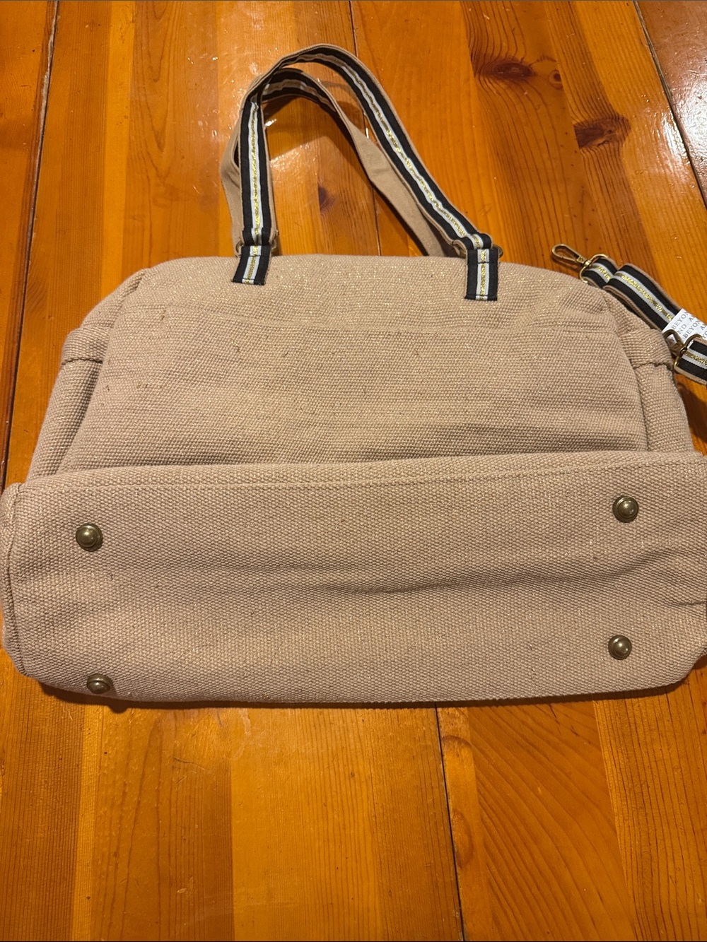America & Beyond travel tote - Picture 2 of 8